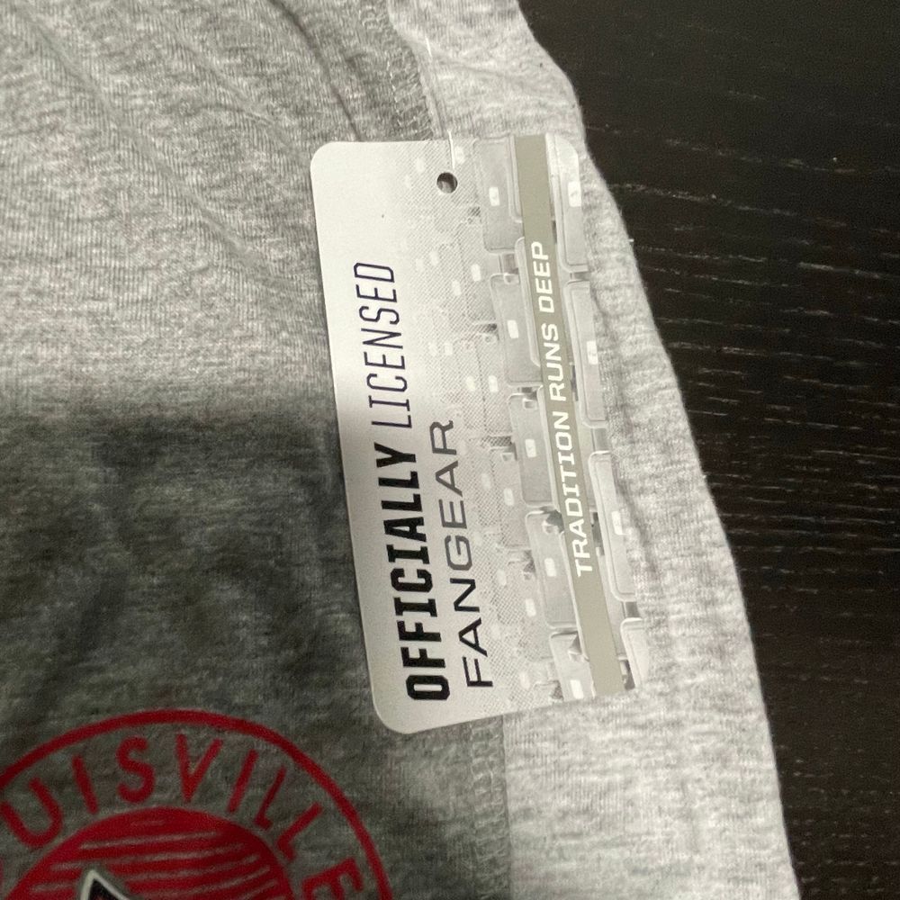 Louisville Cardinals shorts - Picture 3 of 6